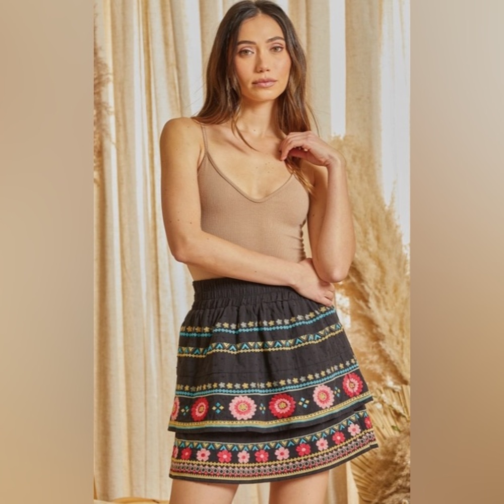 Savannah Jane Mary Tiered Embroidered Skirt‎ size small